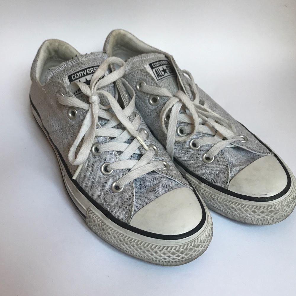 Converse! Light pepper grey low tops!